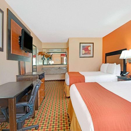 Days Inn By Wyndham Independence Exterior photo