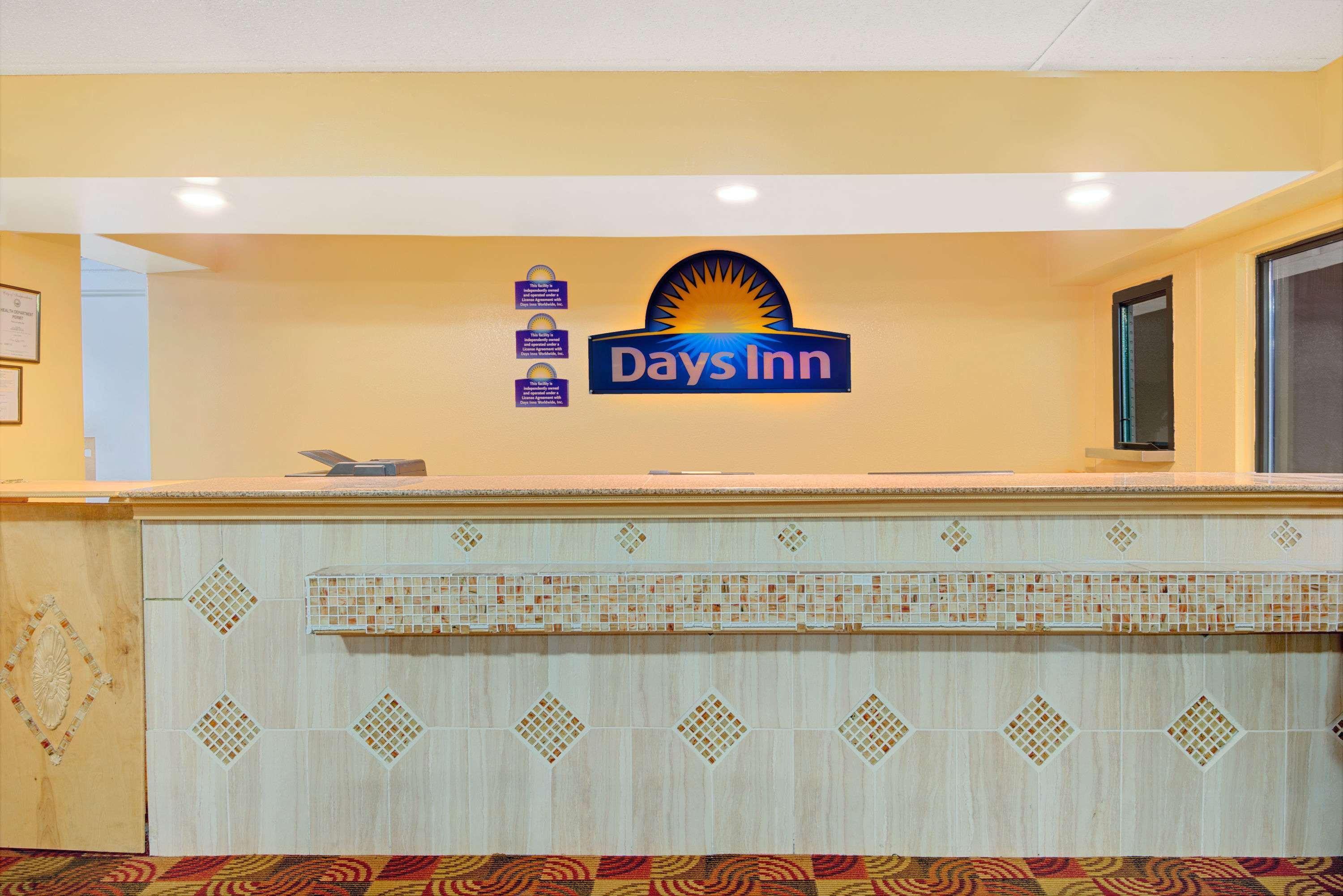 Days Inn By Wyndham Independence Exterior photo